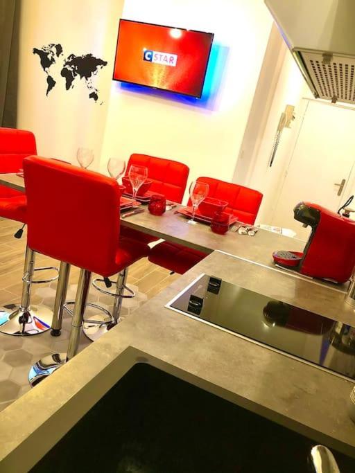 Le Led Room,centre Place De Parking Gratuite * Sens