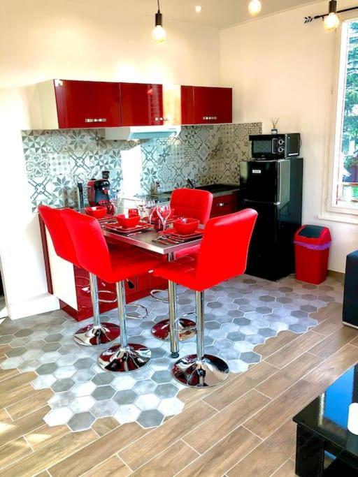 Le Led Room,centre Place De Parking Gratuite * Sens