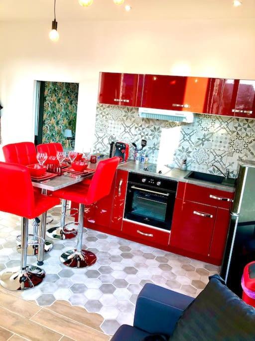 Le Led Room,centre Place De Parking Gratuite Appartement