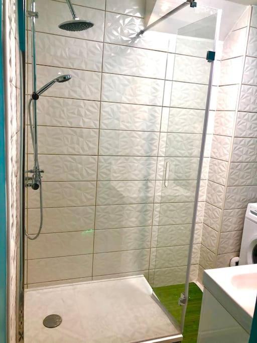Le Led Room,centre Place De Parking Gratuite Sens